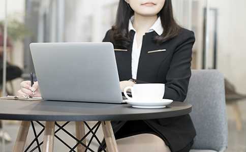 剛開始創(chuàng)業(yè)，注冊公司還是注冊個(gè)體工商戶？